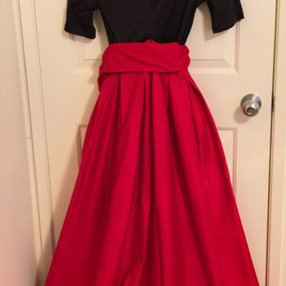 Evening ball Dress - Picture 2 of 7